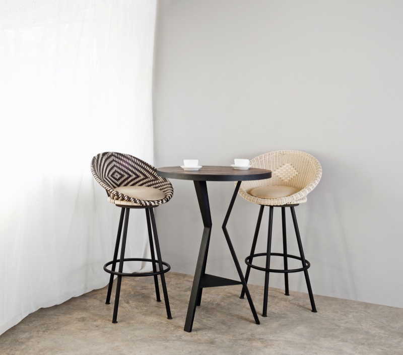 Wicker Woven Barstool Chairs Table