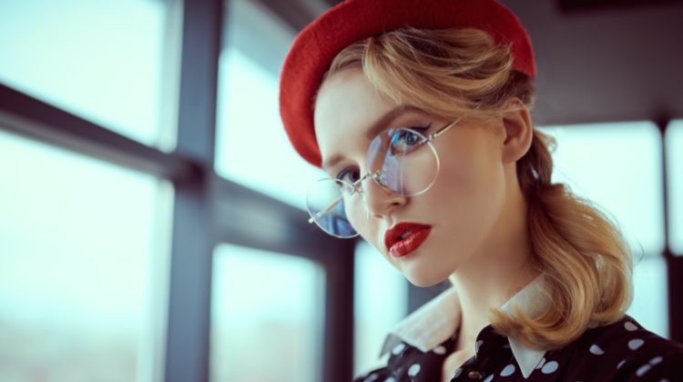 How to Wear Makeup With Glasses