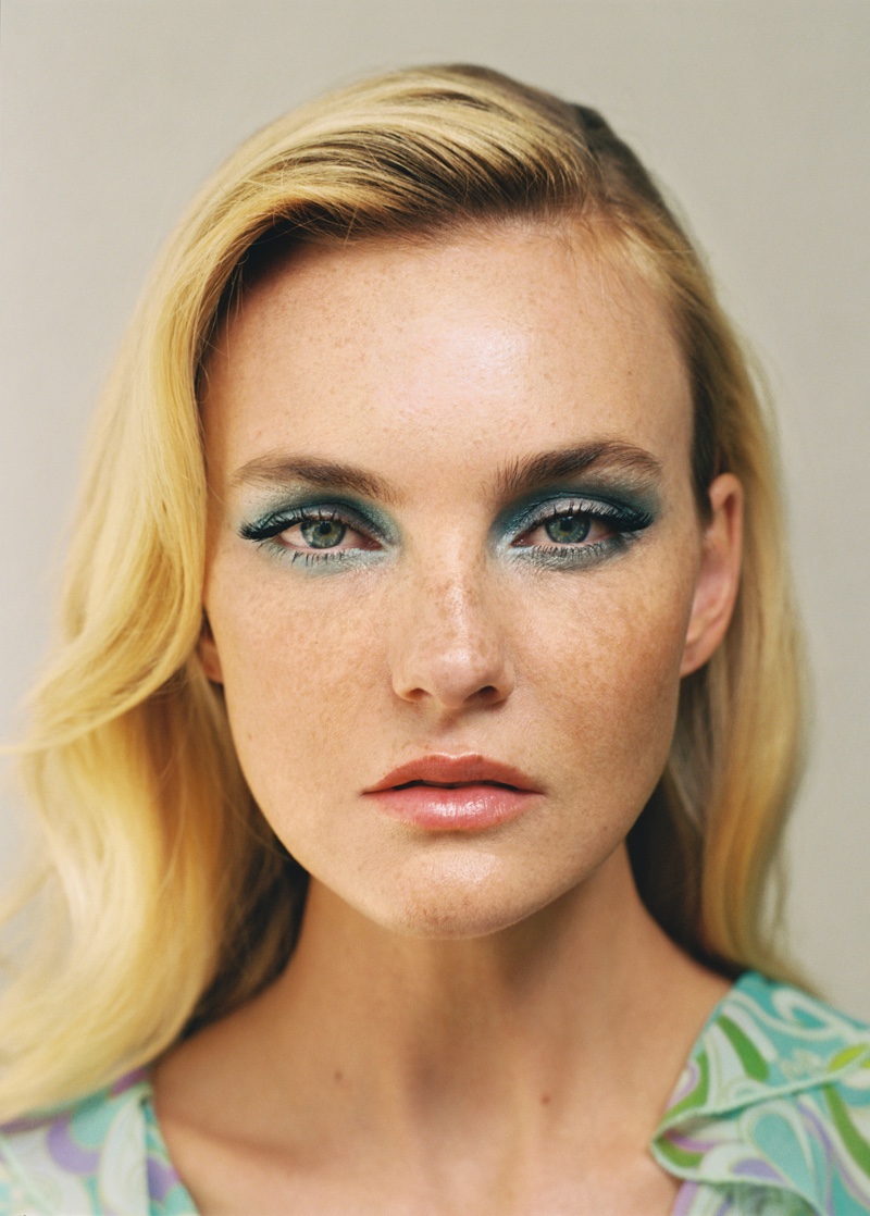 Caroline Trentini Face Beauty Blue Eyeshadow 2022