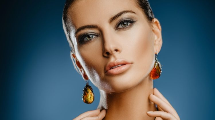 Model Amber Resin Jewelry Earrings Necklace