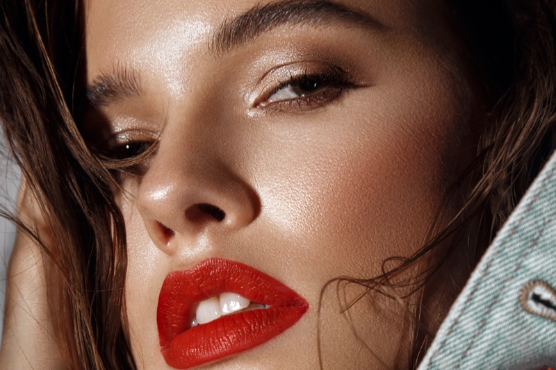 Model Dewy Skin Red Lipgloss Makeup