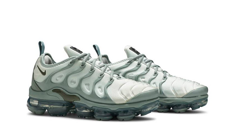 Nike Womens Air VaporMax Plus Light Grey