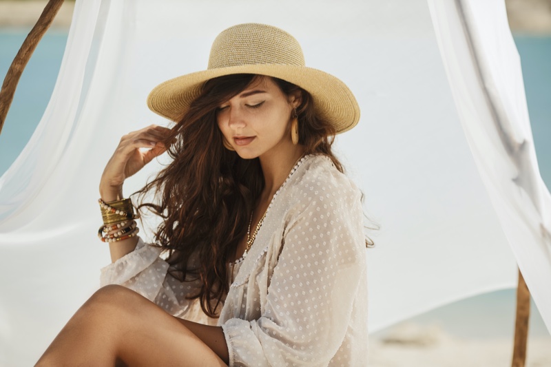 Model Beach Straw Hat Jewelry