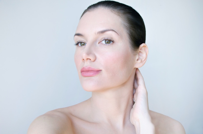 30s Woman Natural Makeup Skin