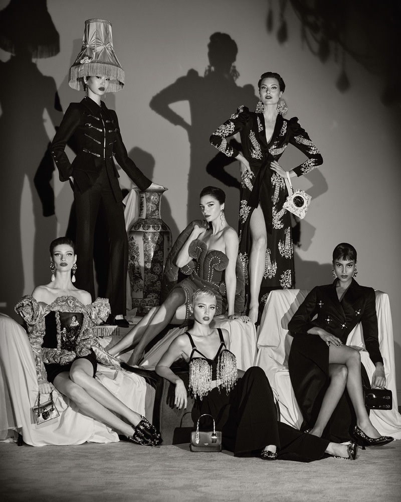 Models Moschino Fall 2022 Campaign