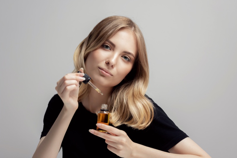 Blonde Woman Oil Dropper