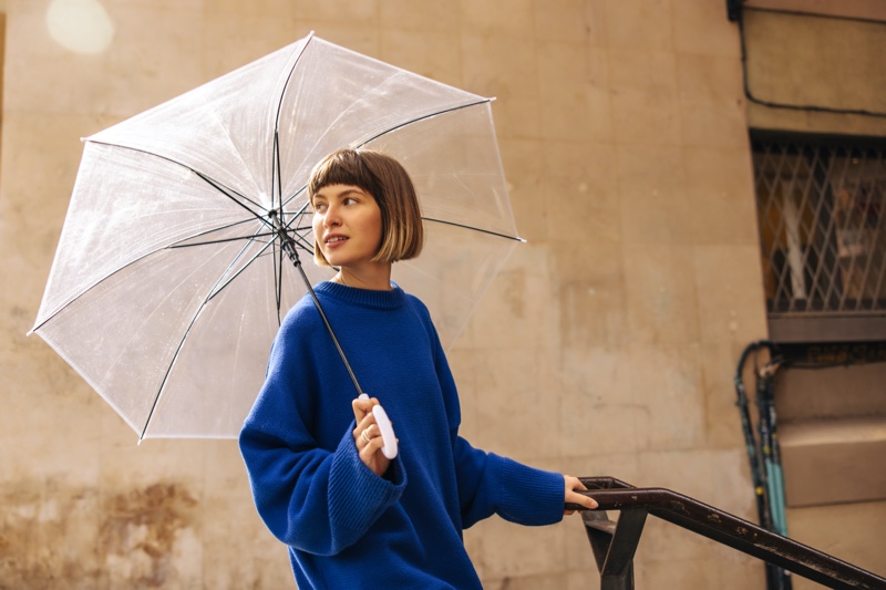 Model Blue Sweater Clear Umbrella