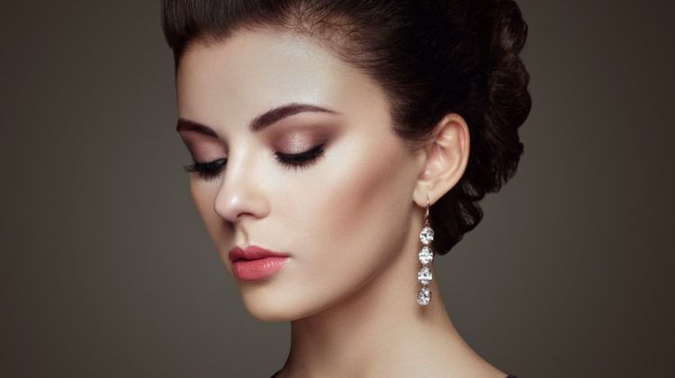 Model Drop Diamond Earrings Beauty