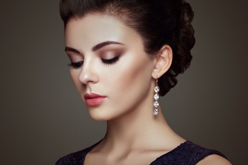 Model Drop Diamond Earrings Beauty