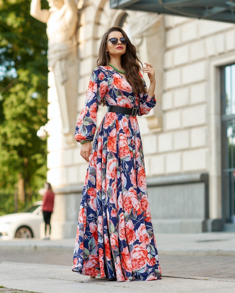 Model Maxi Dress Floral Print Street Style