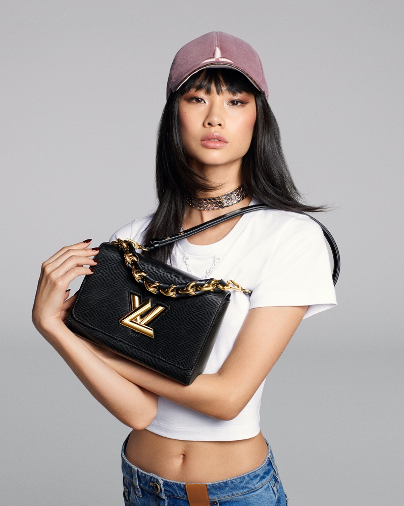 LOUIS VUITTON 4-Page Magazine PRINT AD Spring 2022 HOYEON JUNG twist