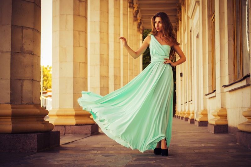 Woman Long Green Dress One Shoulder Pleating