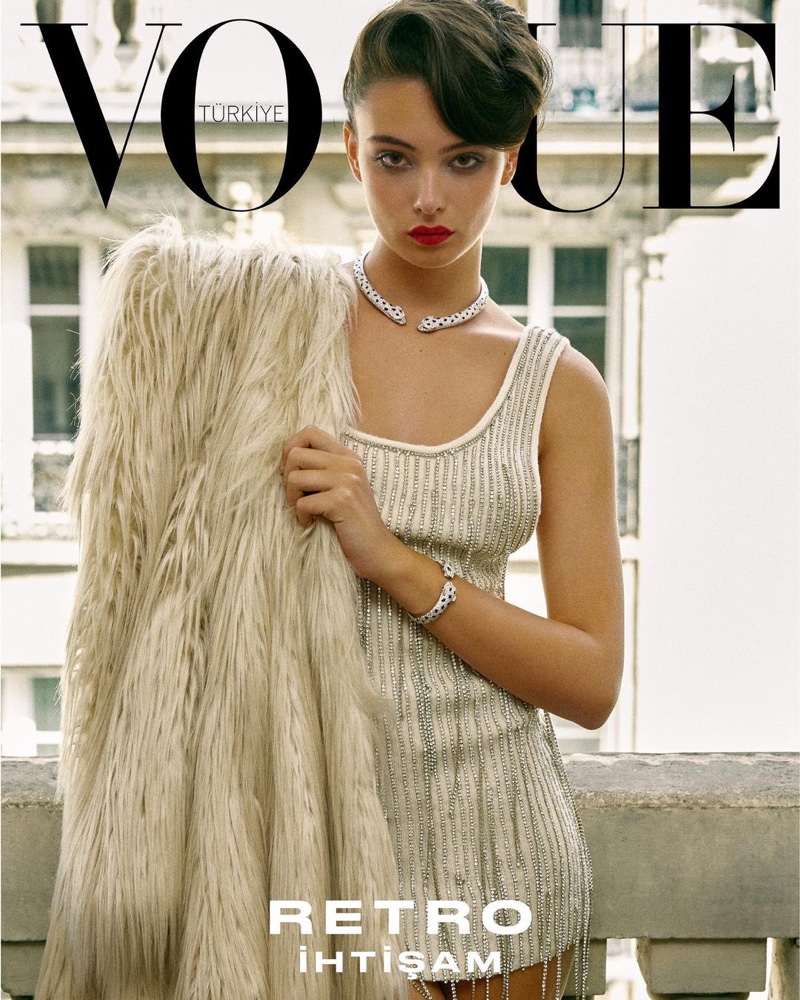 [Image: Deva-Cassel-Vogue-Turkey-October-2022-Cover01.jpg]