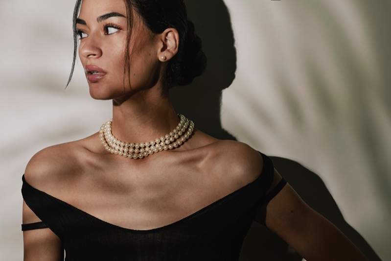 Model Pearl Necklace Strand Elegant