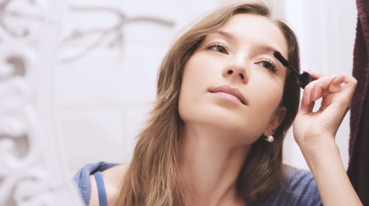 6 Natural Ways to Get Longer Eyelashes 