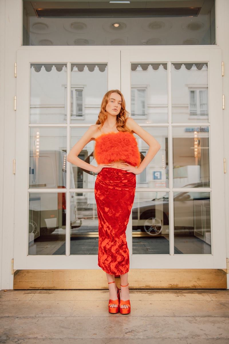 Top Codello, Skirt Vintage, Shoes Zara & Jewelry Vintage.  Photo: Jø Cheung