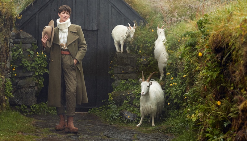 Banana Republic goes to Iceland for its Holiday 2022 campaign.