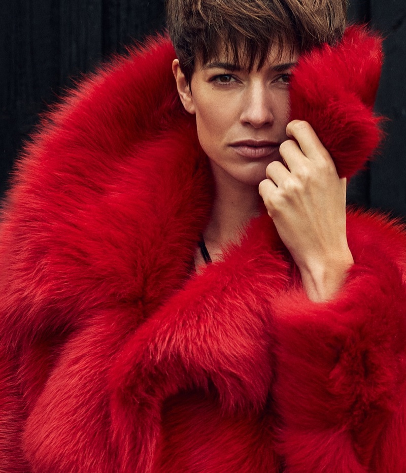 Louise de Chevigny poses in red faux fur coat for Banana Republic Holiday 2022 campaign.