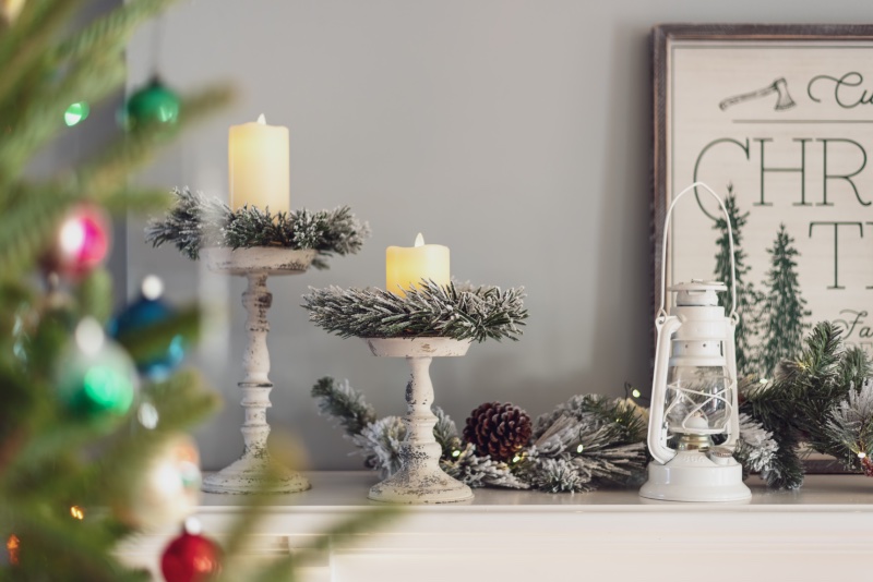 farmhouse style christmas mantle