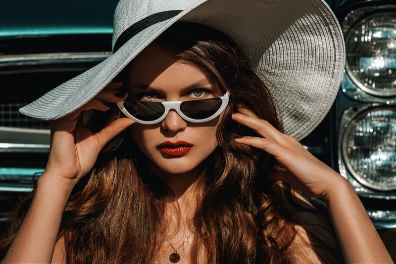 model sunglasses trendy big hat