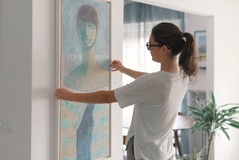 woman hanging art