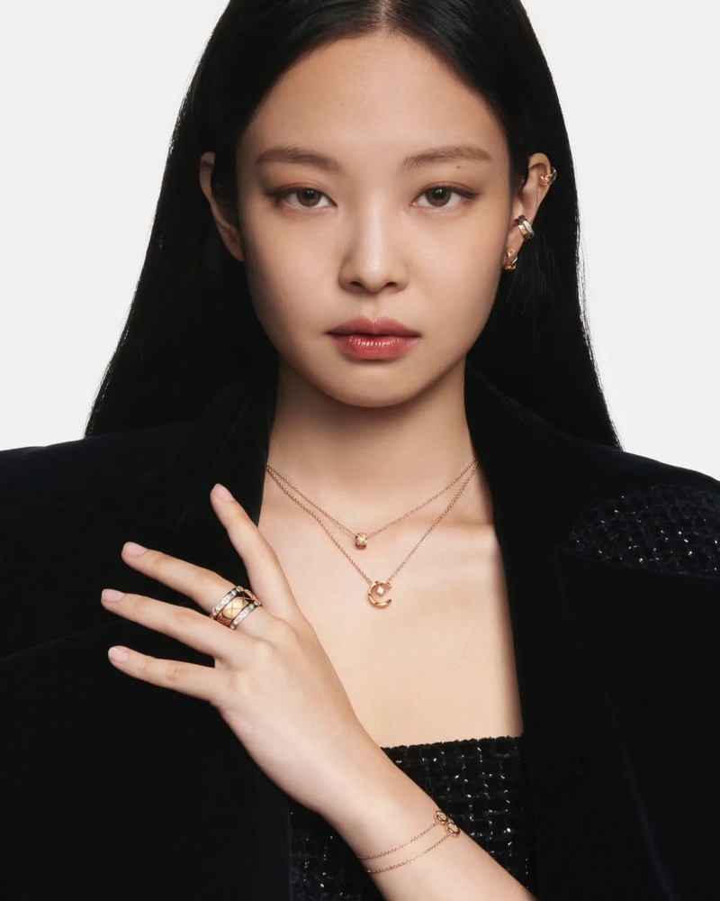Jennie of BLACKPINK wears Chanel Coco Crush fine jewelry 2023 collection.