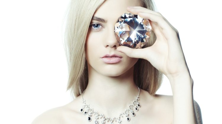 Model Big Diamond Beauty Necklace