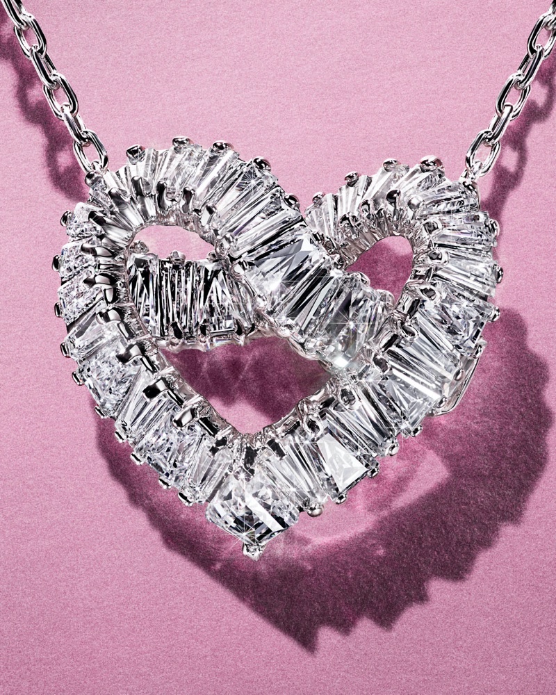 Heart-shaped jewelry stands out for the Swarovski Valentine's Day 2023 collection.