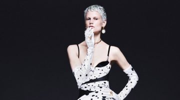 Atelier Versace Makes a Statement for Spring 2023
