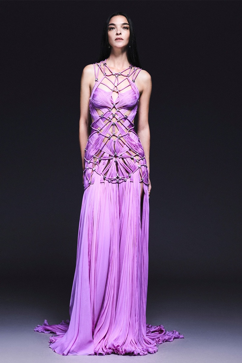 Atelier Versace Makes a Statement for Spring 2023