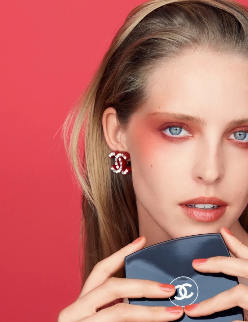 Chanel Makeup Spring 2023 Collection Red