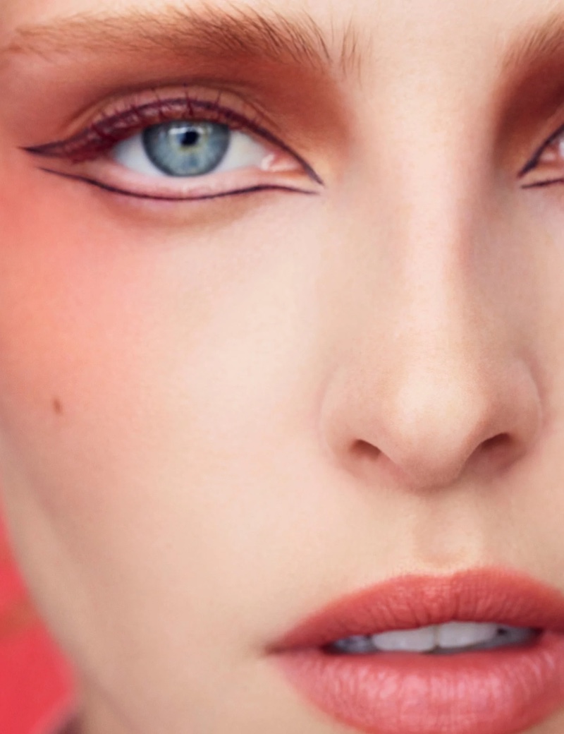 Chanel Makeup Spring 2023 Collection Red