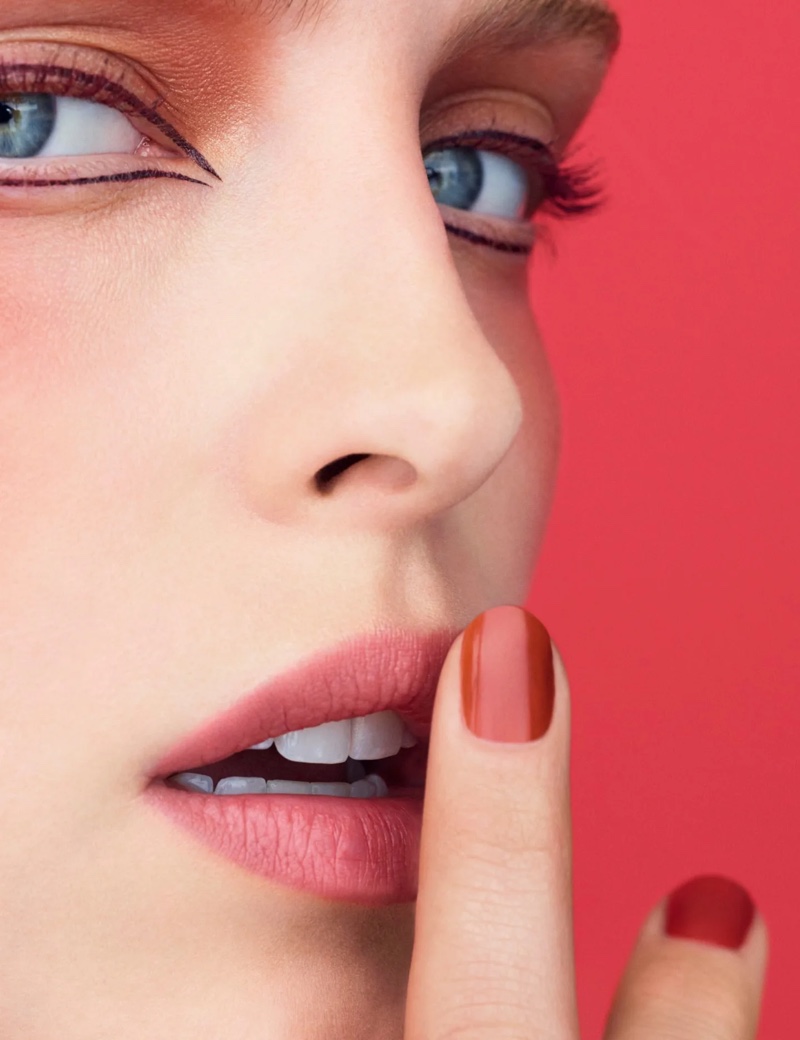 Chanel Makeup Spring 2023 Collection Red