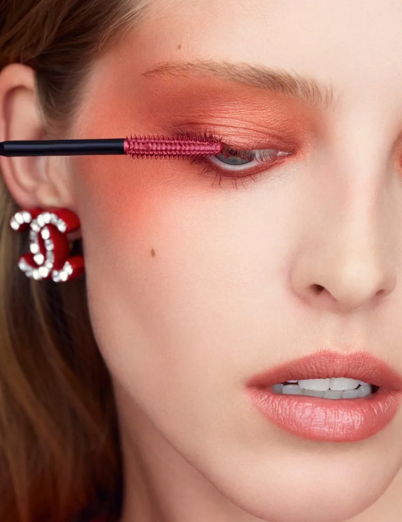 Red Mascara Chanel Makeup Spring 2023