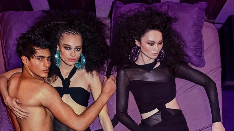 Tom Ford Unveils Alluring Looks in Spring 2023 Campaign Tom Ford Unveils Alluring Looks in Spring 2023 Campaign