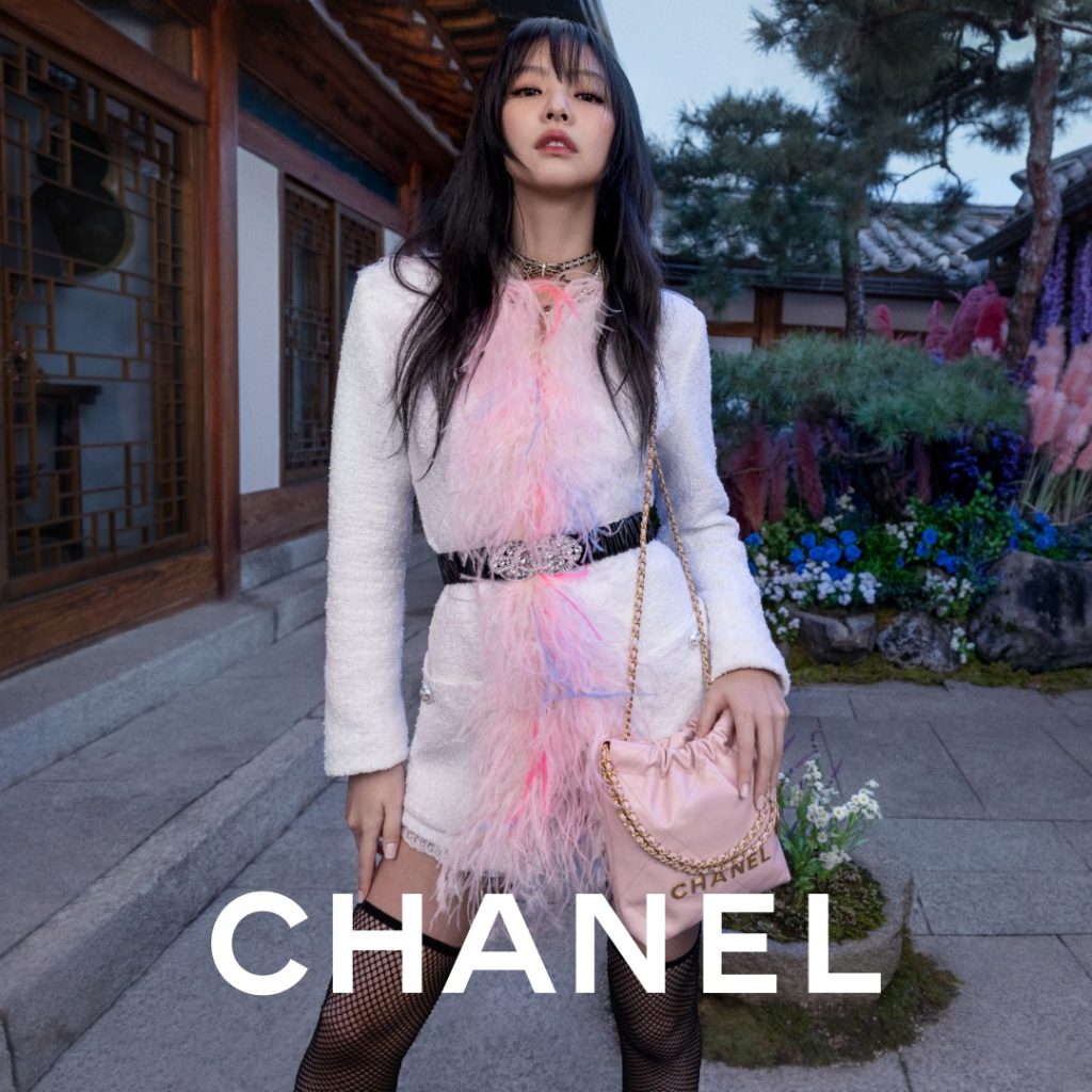 Jennie Flaunts Chanel 22 Bag with Fashionable Looks - THE VITAL FASHION