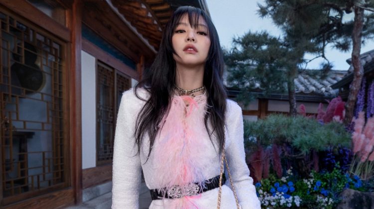Jennie Flaunts Chanel 22 Bag with Fashionable Looks
