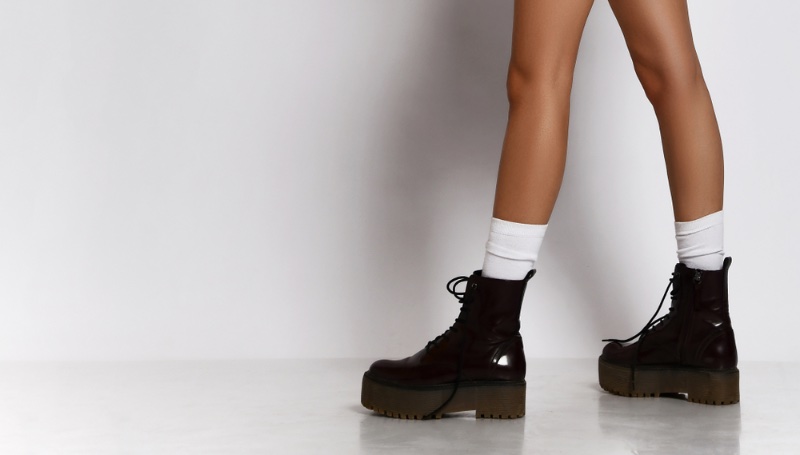 Woman Boots Socks Crop