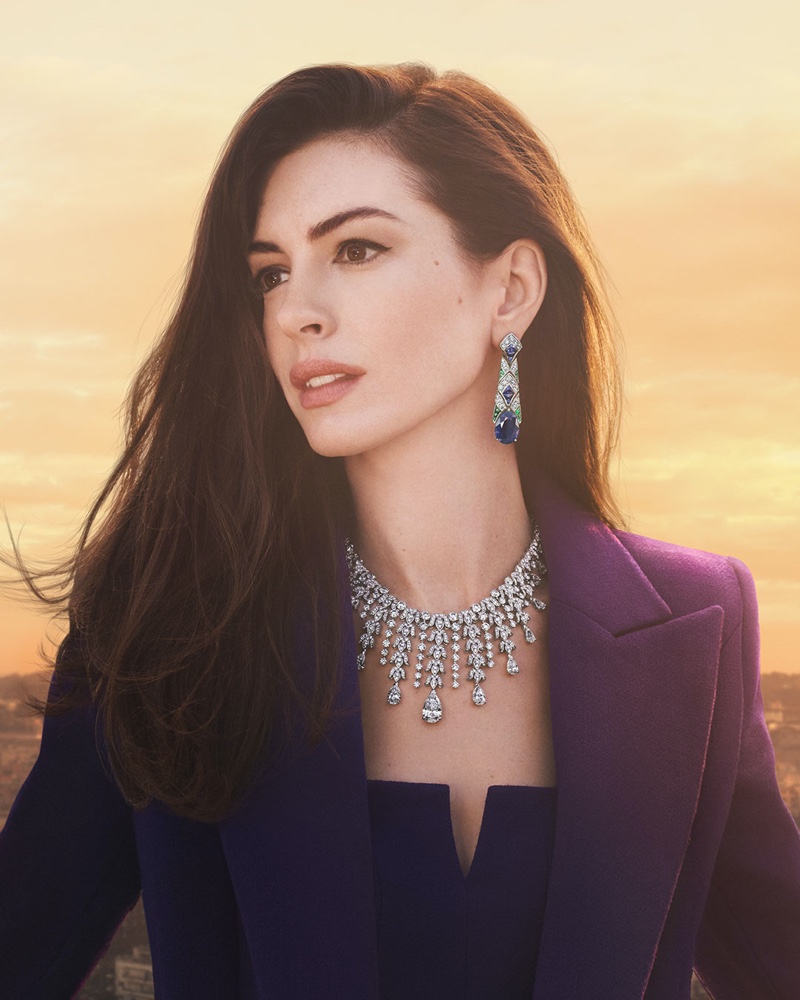 Anne Hathaway Impresses with Bulgari Fall 2023 Accessories