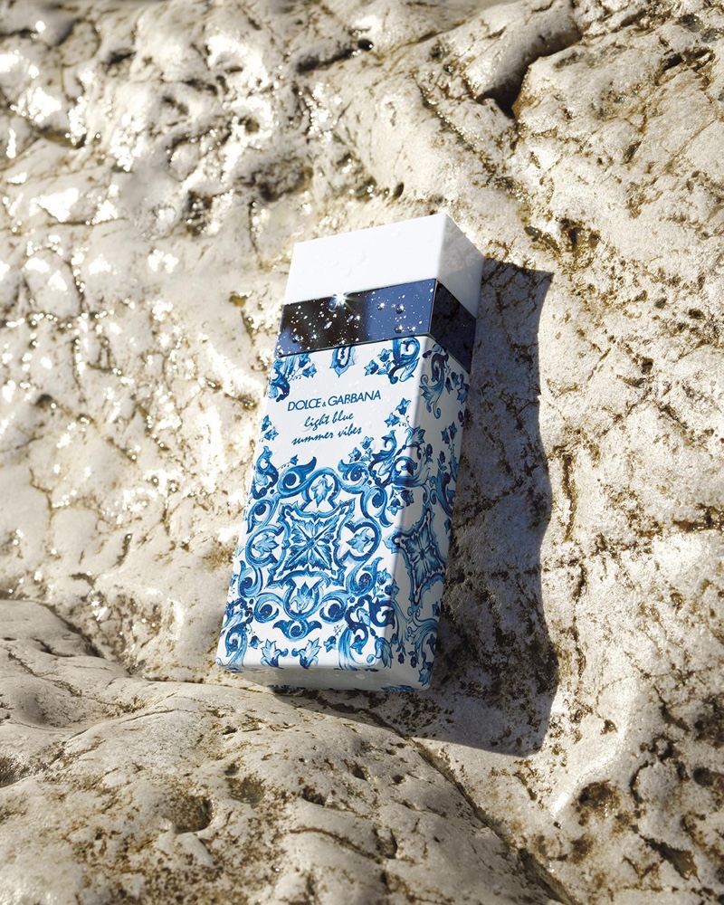 Dolce Gabbana Light Blue Summer Vibes Eau de Toilette Bottle