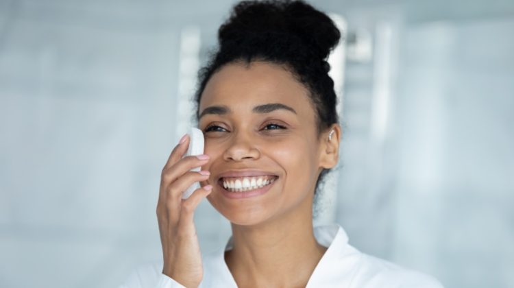 These 6 Tips Could Make You Feel Better About Your Body Woman Self-care Smile