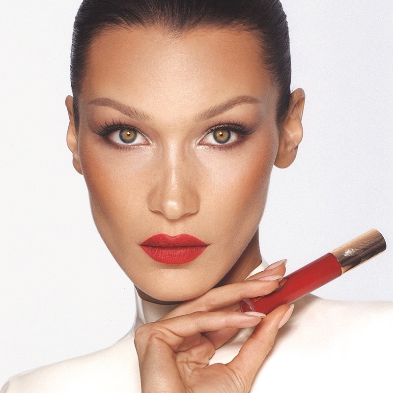 Bella Hadid Charlotte Tilbury Airbrush Flawless Lip Blur 2023