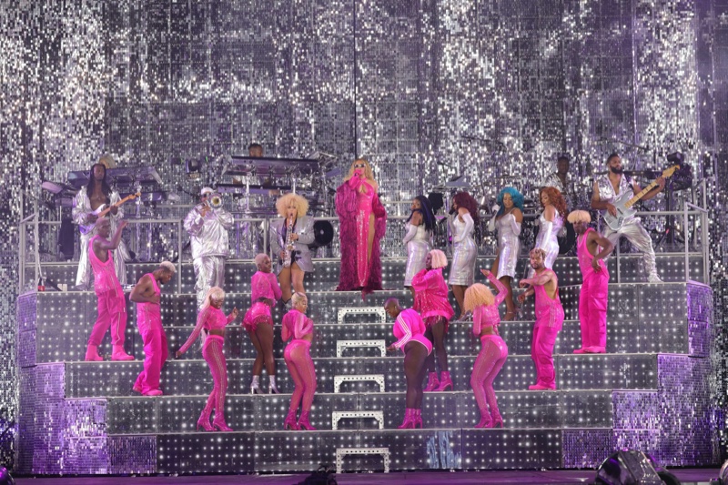 Beyonce Tour Amsterdam Looks Pink