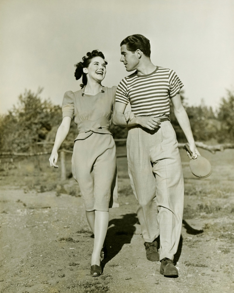 Couple Outdoor Style 1940s