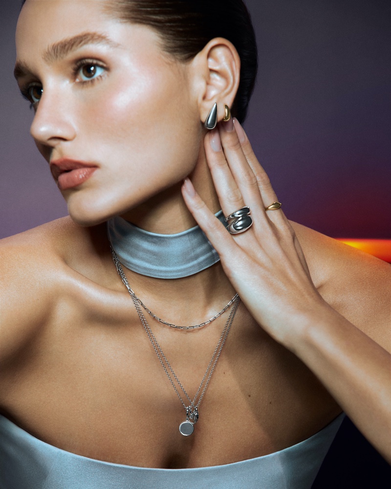 Sasha Meneghel showcases stunning jewelry styles from Vivara's Galaxy collection.