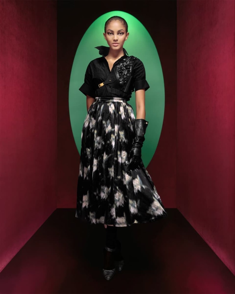 Silhouettes of the fifties stand out in the Dior fall-winter 2023 campaign. 