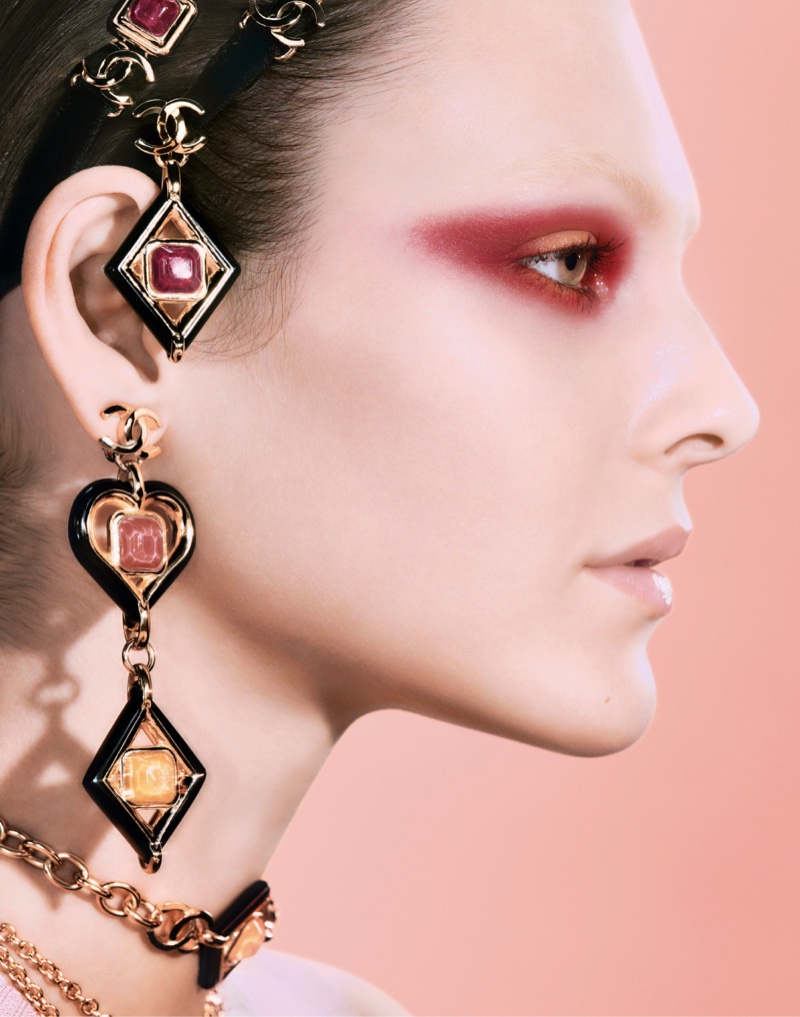 Time To Dazzle With Chanel's Jewel-Inspired Les 4 Ombres Byzance