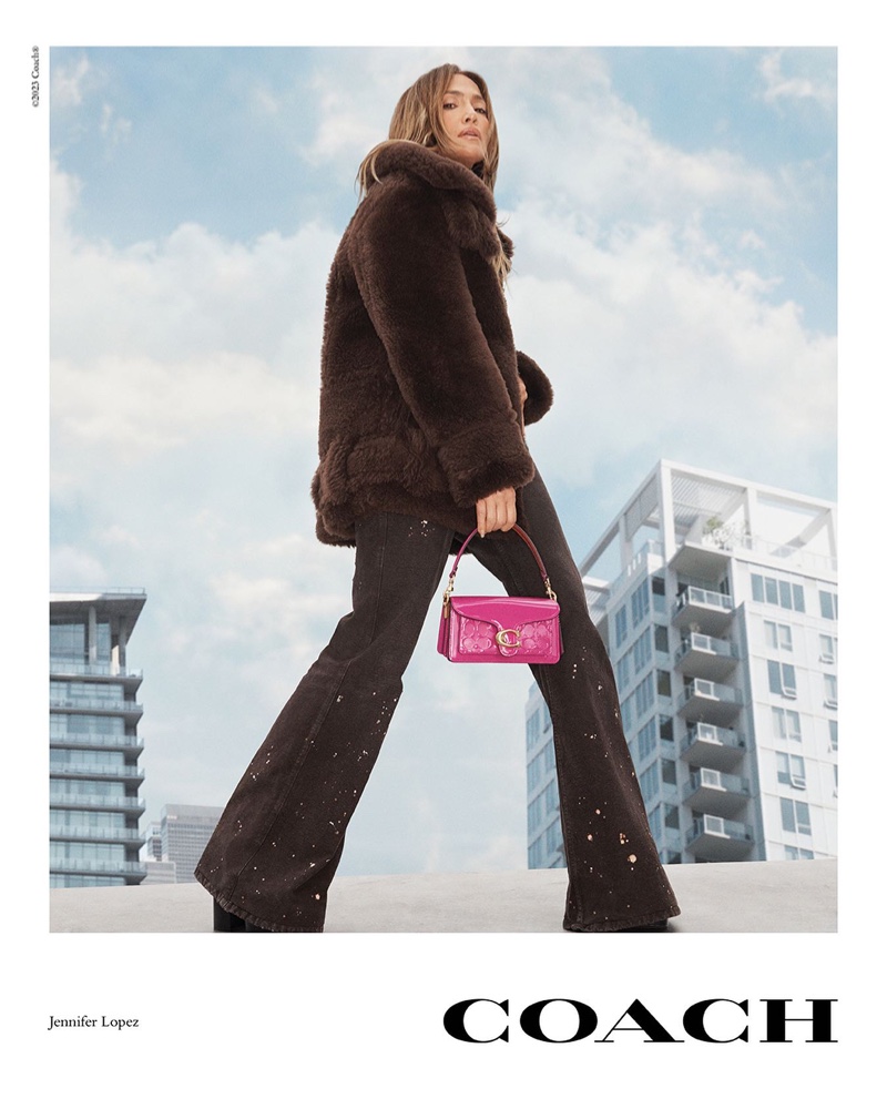 Jennifer Lopez shows off the new pink Tabby by Coach for fall 2023.