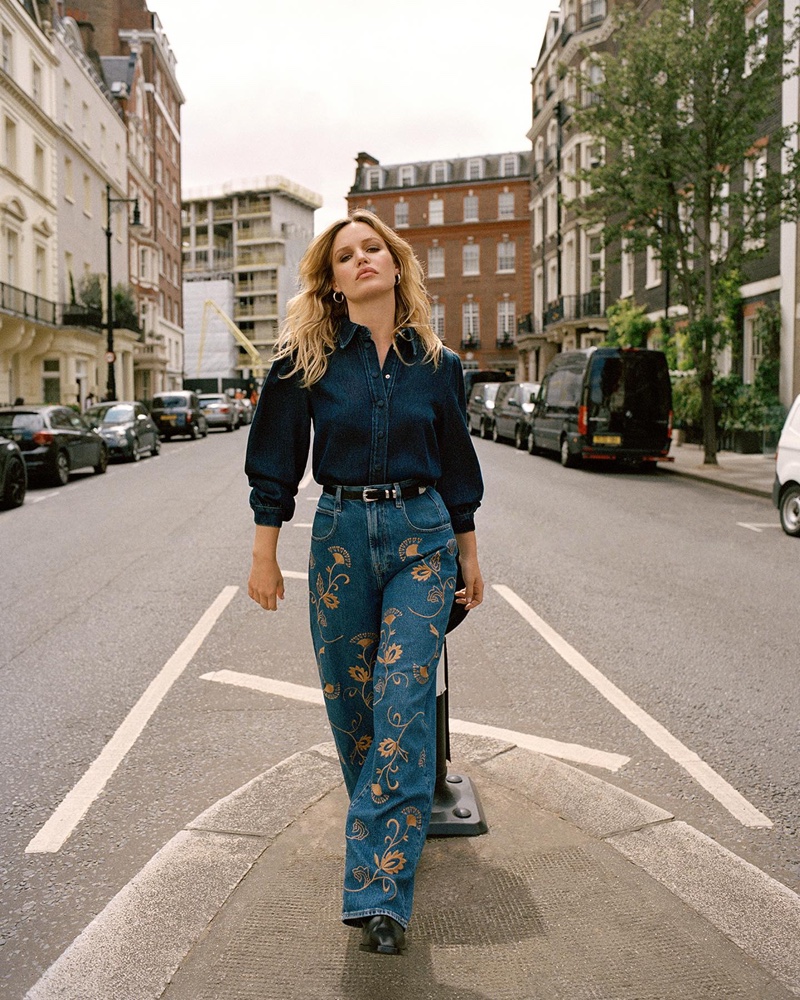 7 for All Mankind features baggy jeans in its fall 2023 campaign.