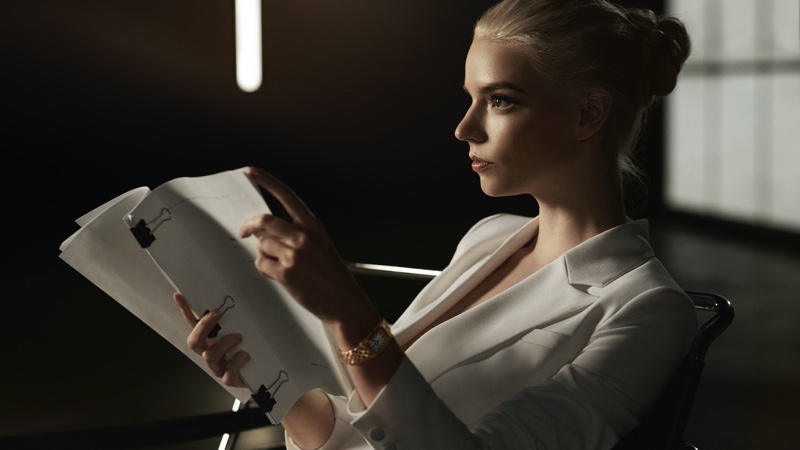 Director Quentin Deronzier captures Anya Taylor-Joy's timeless elegance in Jaeger-LeCoultre's new film.